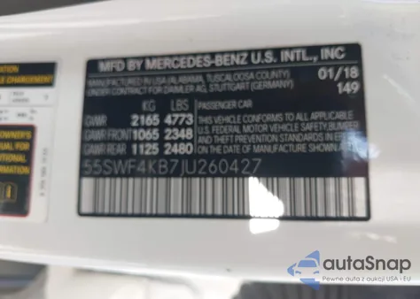2018 Mercedes-Benz C 300 4Matic z USA, uszkodzony, nr VIN 55SWF4KB7JU260427